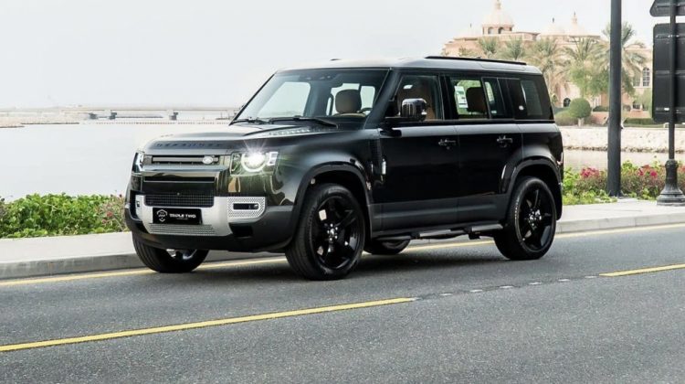 لاند روفر Defender ١١٠ اتش اس اي 2023 جديدة للبيع في قطر