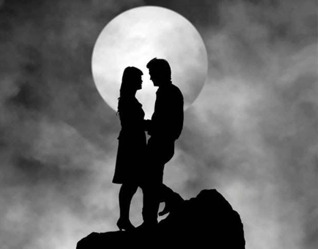 عشق و غرام حب صامت حب جميل الحب و القمر
